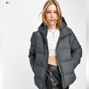 Rains 1506 Hooded Puffer Jacket in Slate, Unisex, size M/L